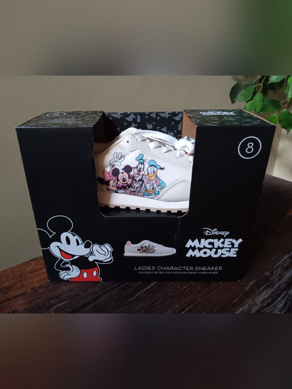 NIB Disney Mickey & Friends Ladies Character Retro Sneakers Size 8 Cream Pink